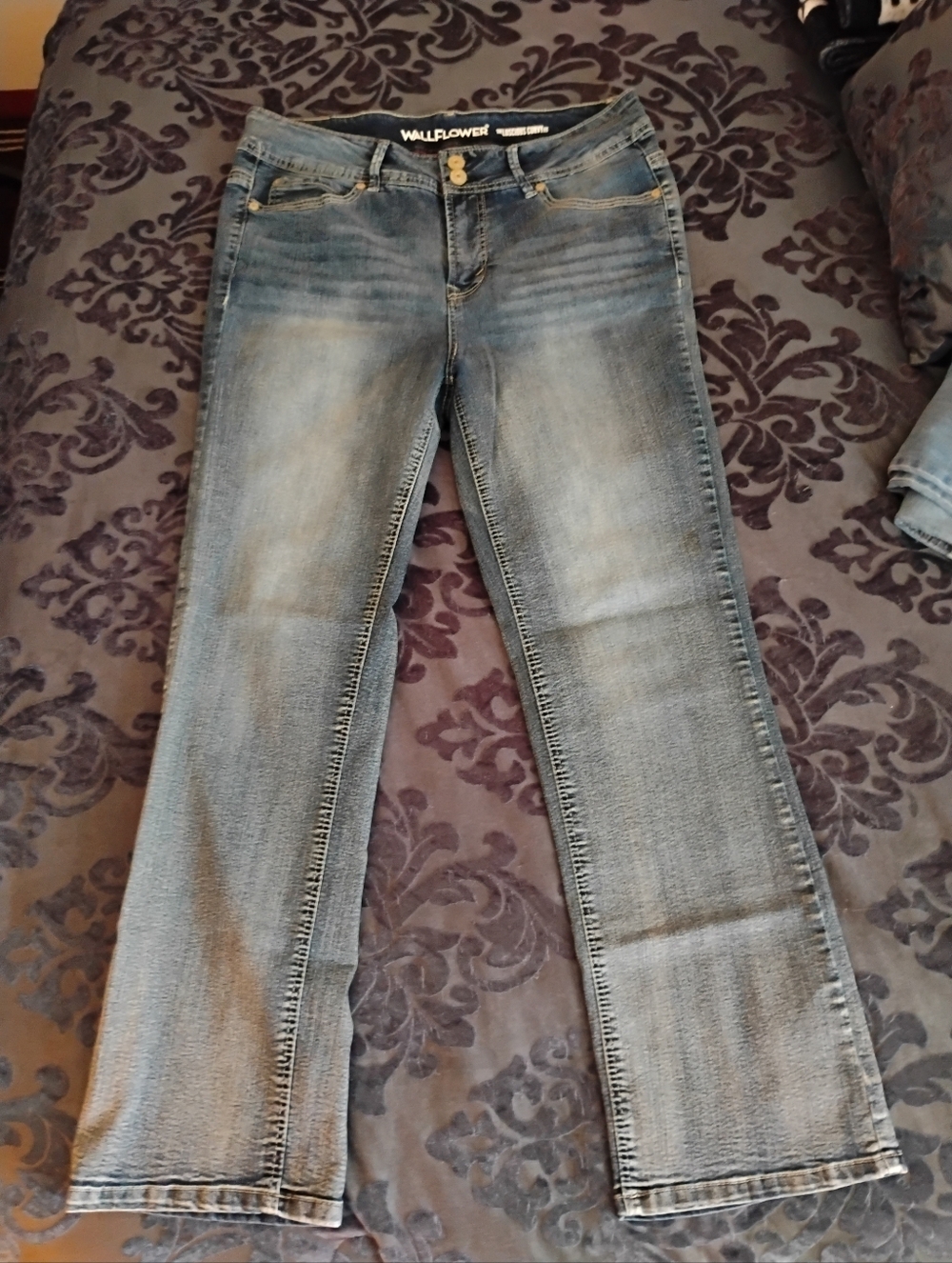 Women's Wallflower Jeans